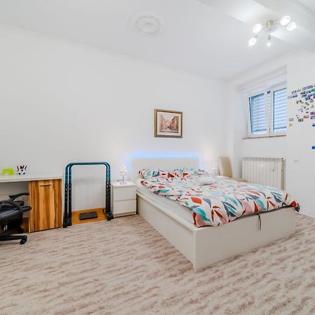 Work And Play Apartment Zágráb Kültér fotó
